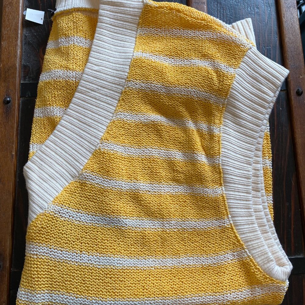 #47 - Zara yellow and white 2 piece lounge wear set with tags - Picture 8 of 12